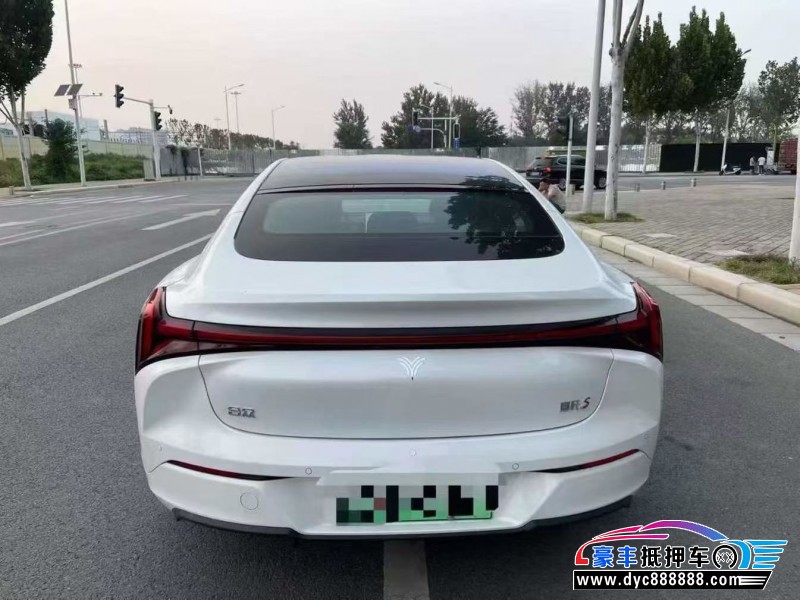 24年哪吒S轿车抵押车出售