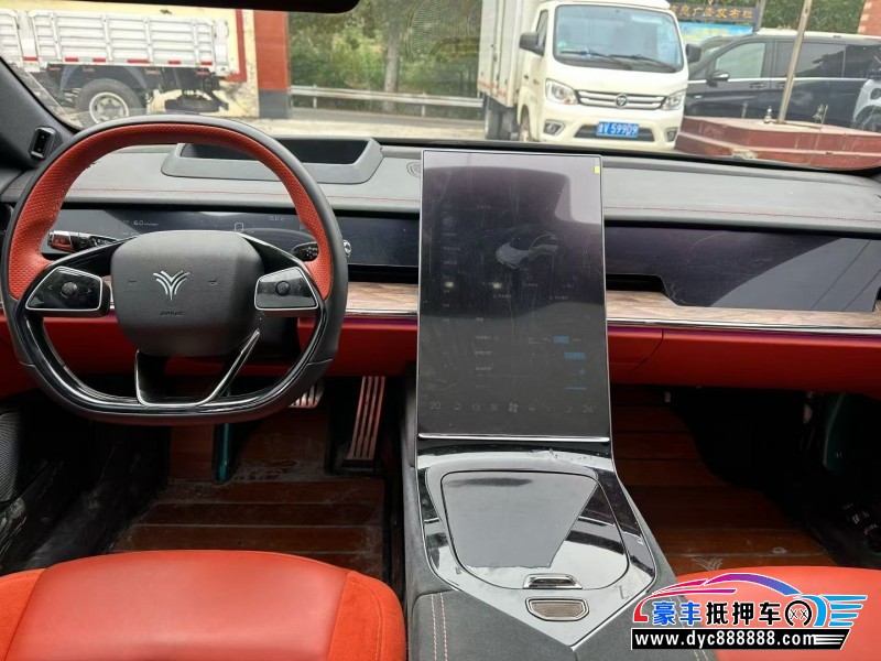 23年哪吒S轿车抵押车出售