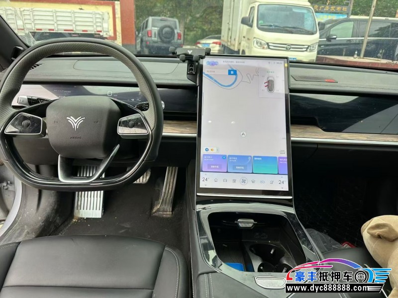 23年哪吒S轿车抵押车出售