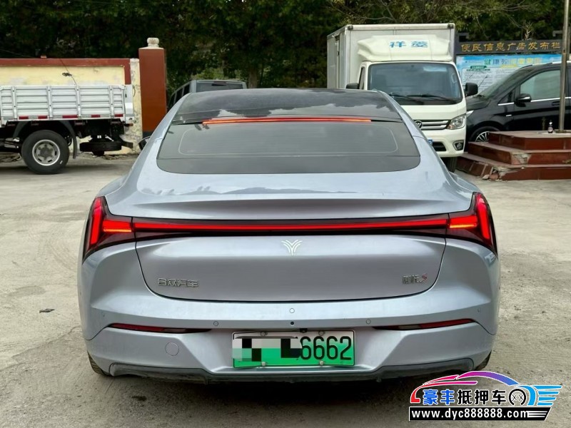 23年哪吒S轿车抵押车出售