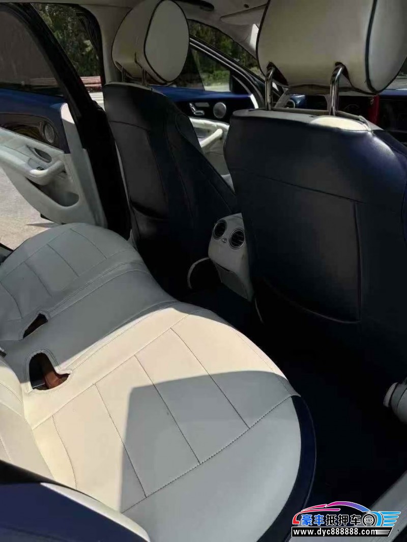 17年奔驰E轿车抵押车出售