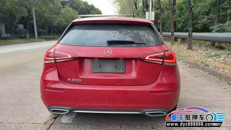 19年奔驰A轿车抵押车出售