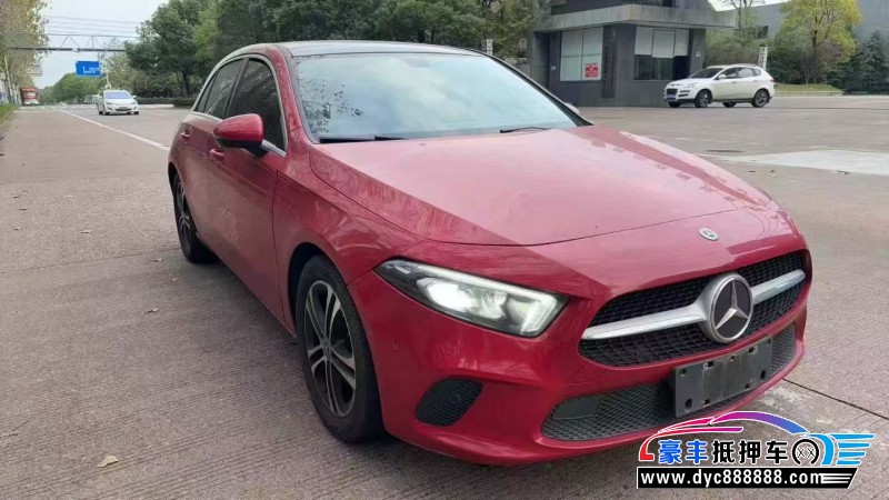 19年奔驰A轿车抵押车出售