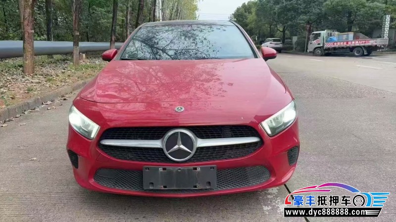 19年奔驰A轿车抵押车出售