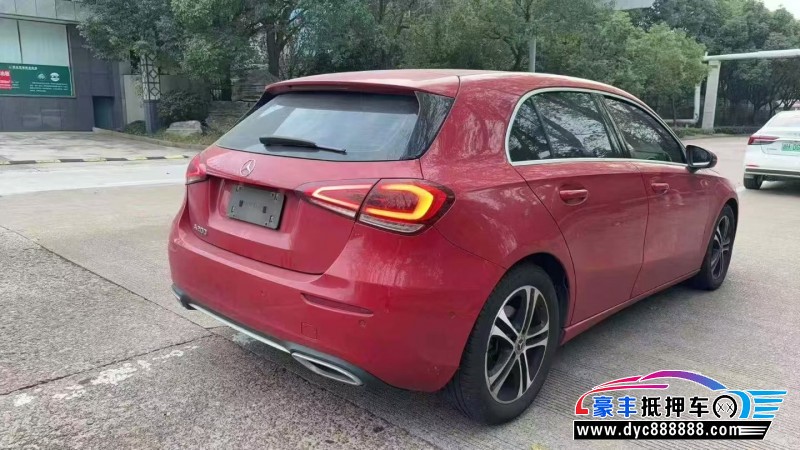 19年奔驰A轿车抵押车出售