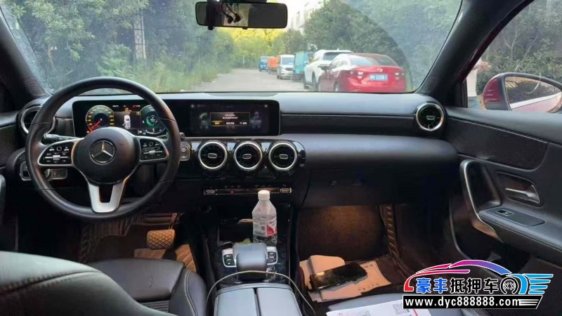 19年奔驰A轿车抵押车出售