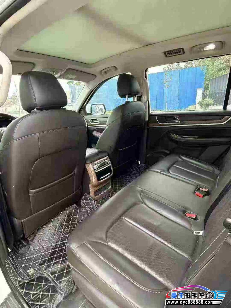 19年荣威RX8轿车抵押车出售