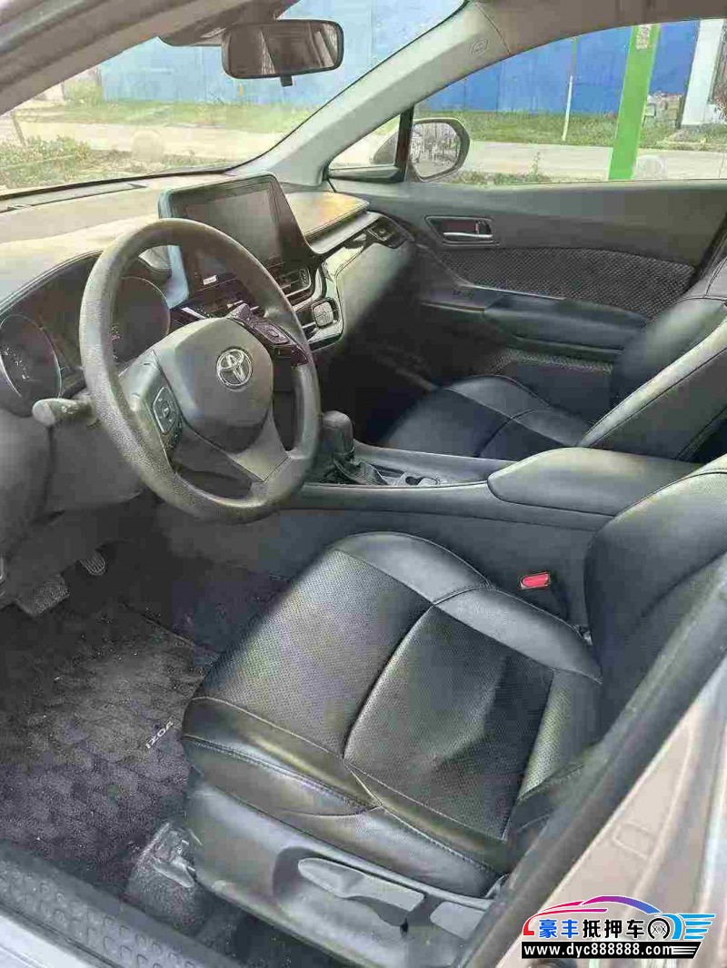 22年丰田C-HR轿车抵押车出售