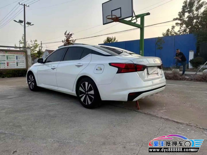 22年日产天籁轿车抵押车出售