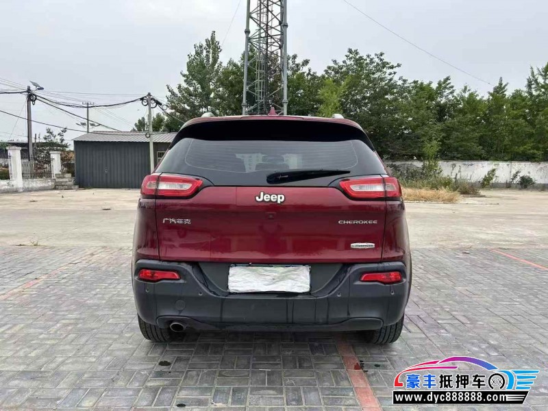 16年Jeep自由光轿车抵押车出售