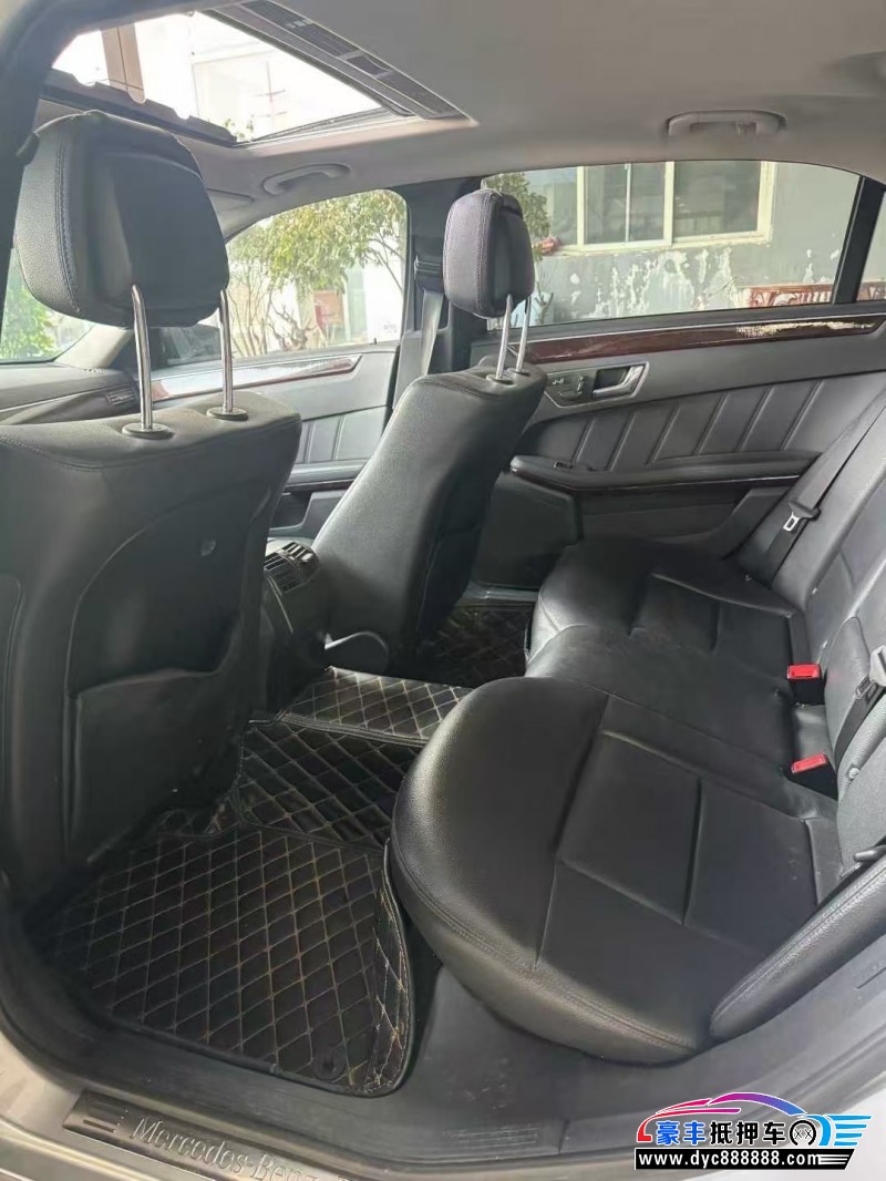 13年奔驰E轿车抵押车出售