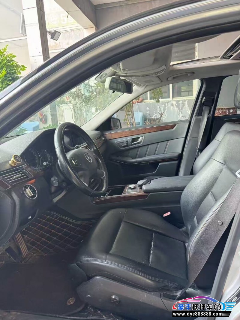 13年奔驰E轿车抵押车出售