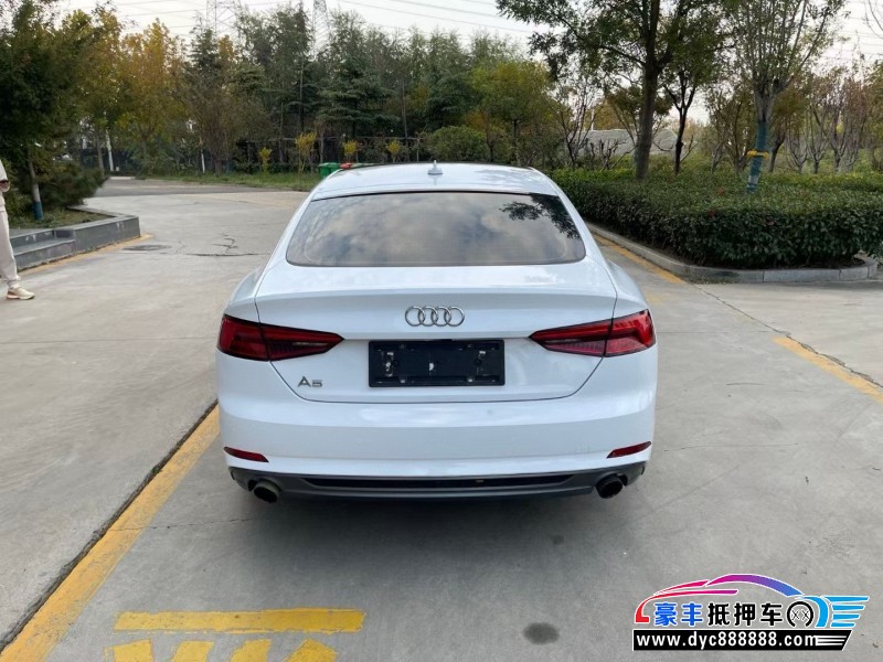 17年奥迪A5轿车抵押车出售
