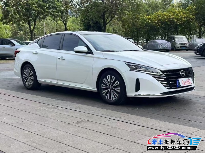 25年日产天籁轿车抵押车出售