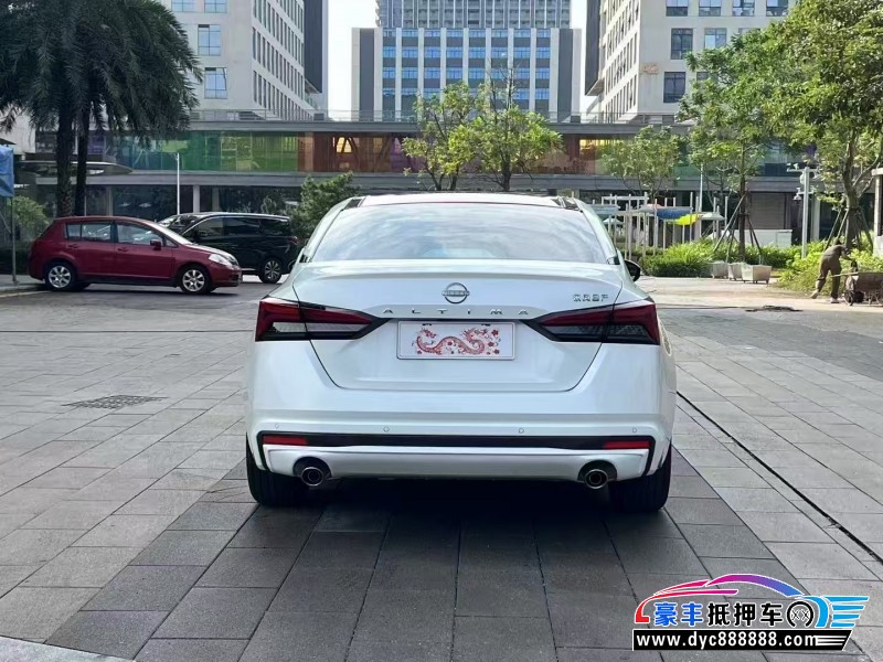 25年日产天籁轿车抵押车出售