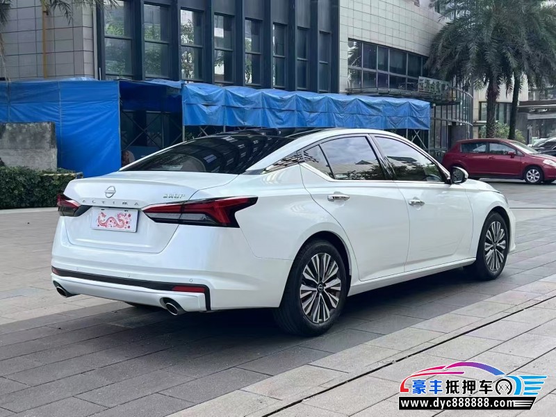 25年日产天籁轿车抵押车出售