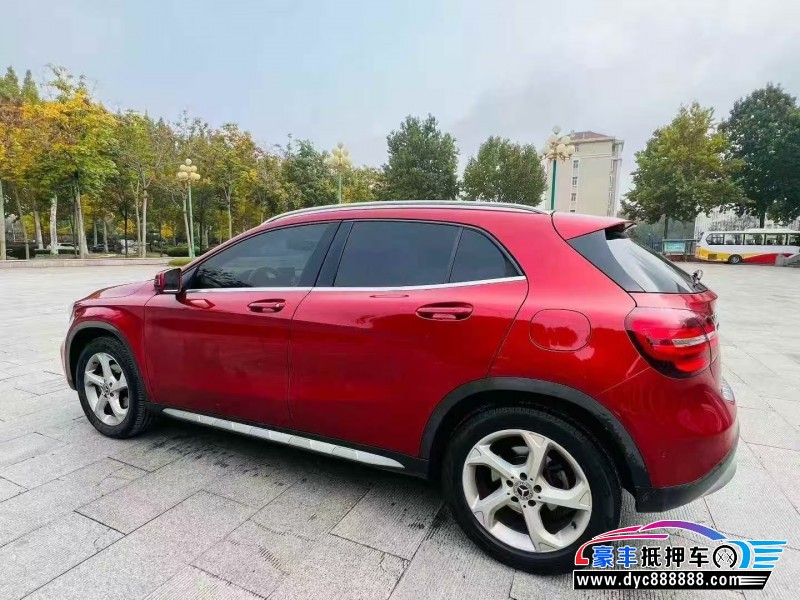 17年奔驰GLA轿车抵押车出售