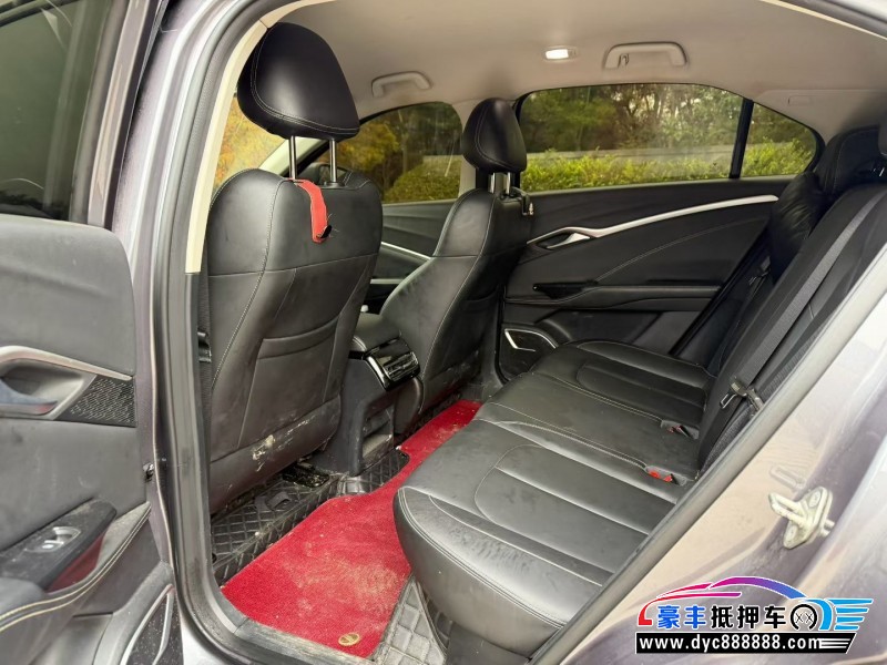 23年哪吒U轿车抵押车出售