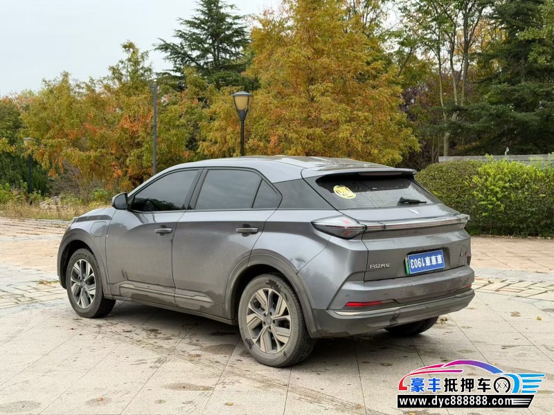 23年哪吒U轿车抵押车出售