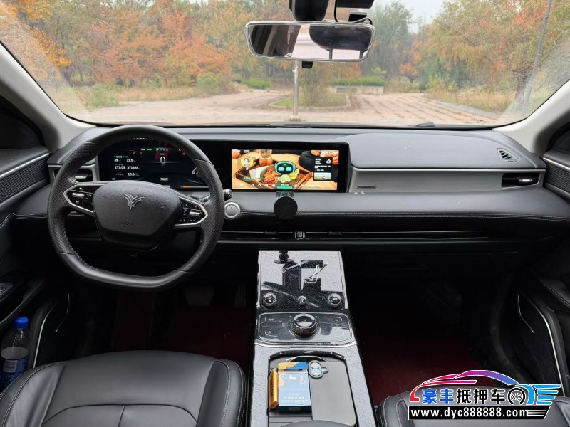 23年哪吒U轿车抵押车出售