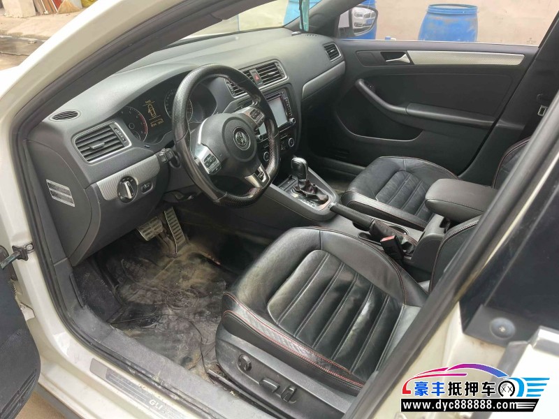 14年大众速腾轿车抵押车出售