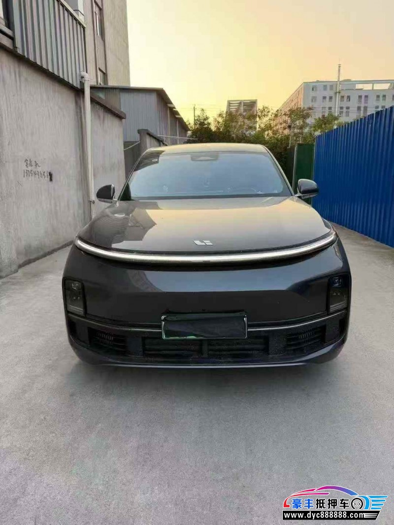 24年理想L8轿车抵押车出售