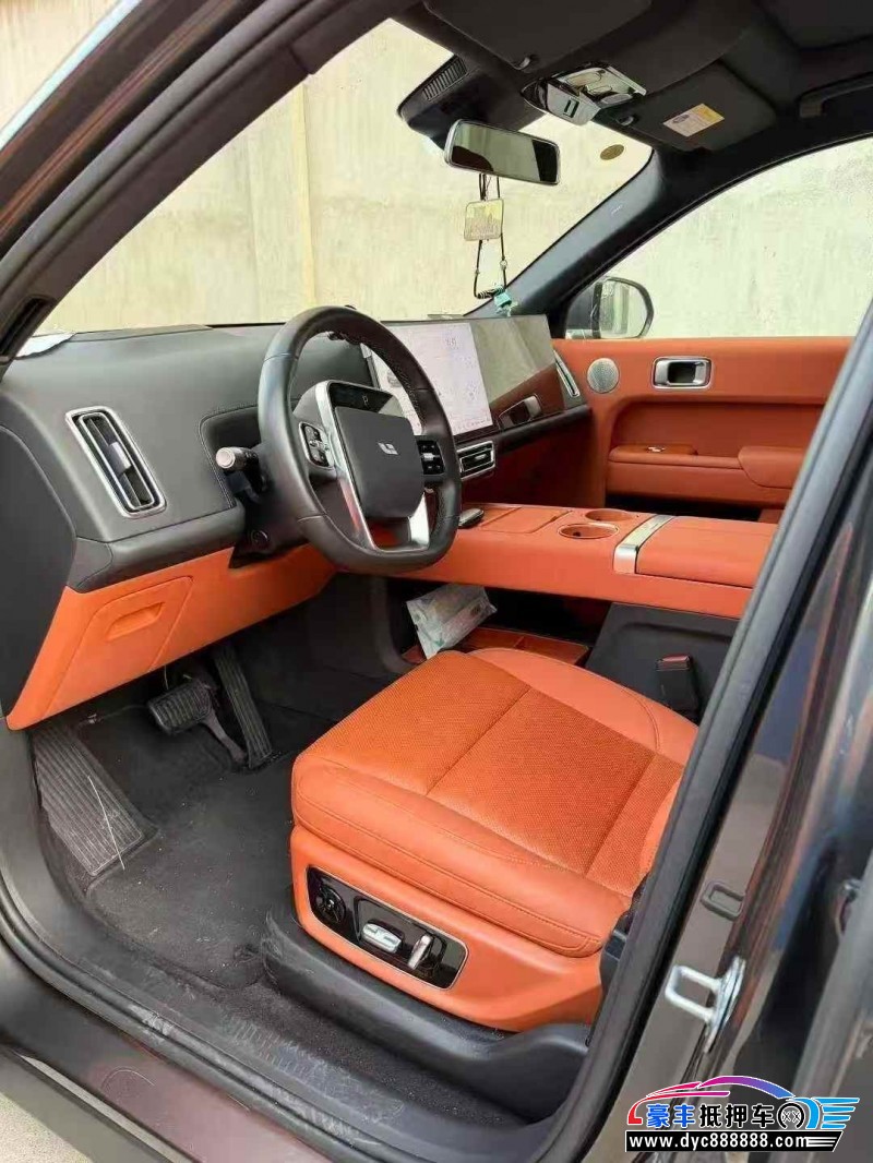 24年理想L8轿车抵押车出售