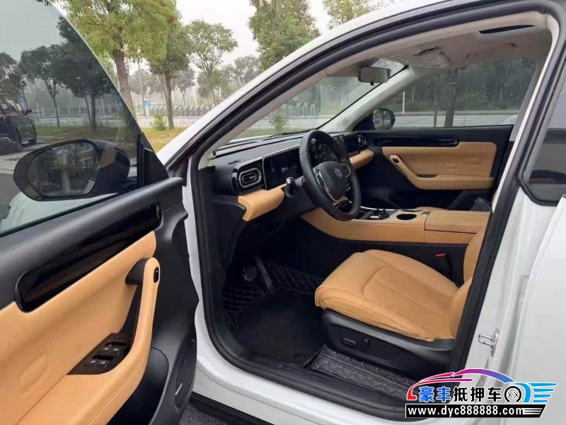 25年零跑C11轿车抵押车出售