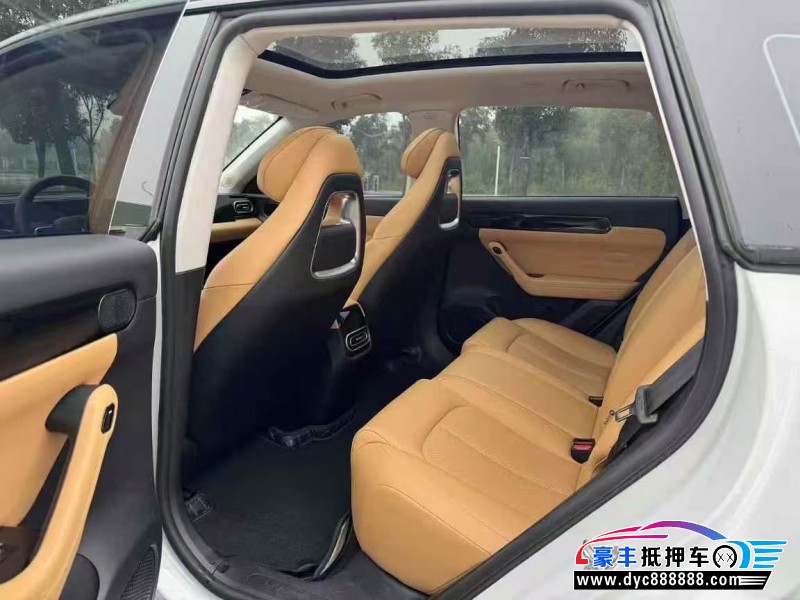 25年零跑C11轿车抵押车出售