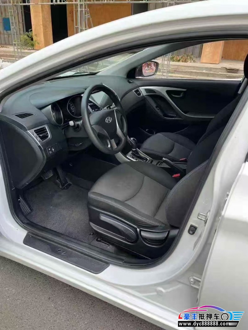 18年现代朗动轿车抵押车出售