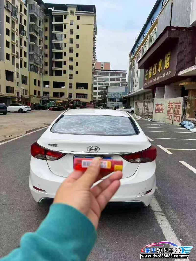 18年现代朗动轿车抵押车出售