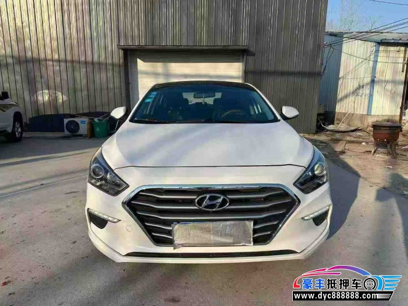 抵押车出售17年现代名图轿车