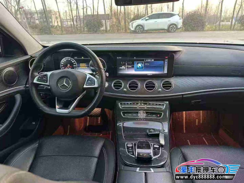 17年奔驰E轿车抵押车出售