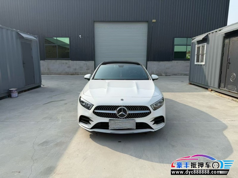 22年奔驰A轿车抵押车出售