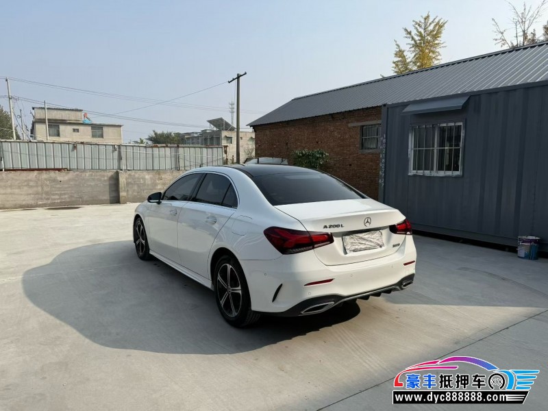 22年奔驰A轿车抵押车出售