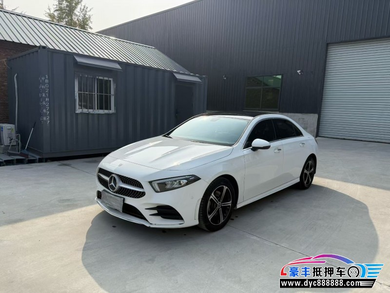 22年奔驰A轿车抵押车出售