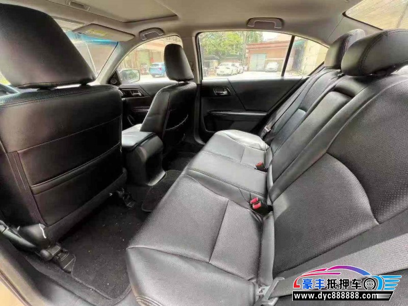 16年本田雅阁轿车抵押车出售