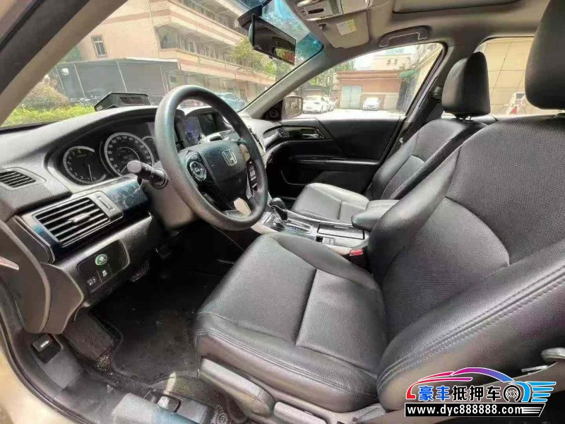 16年本田雅阁轿车抵押车出售