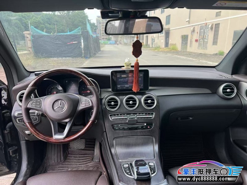 17年奔驰GLC轿车抵押车出售