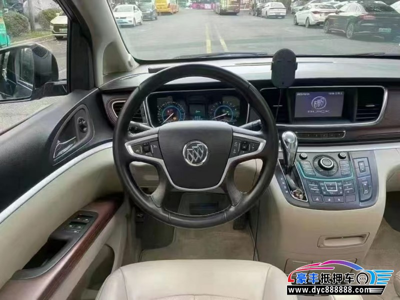 16年别克GL8轿车抵押车出售