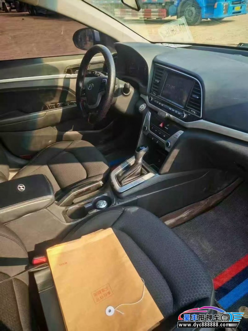 19年现代朗动轿车抵押车出售