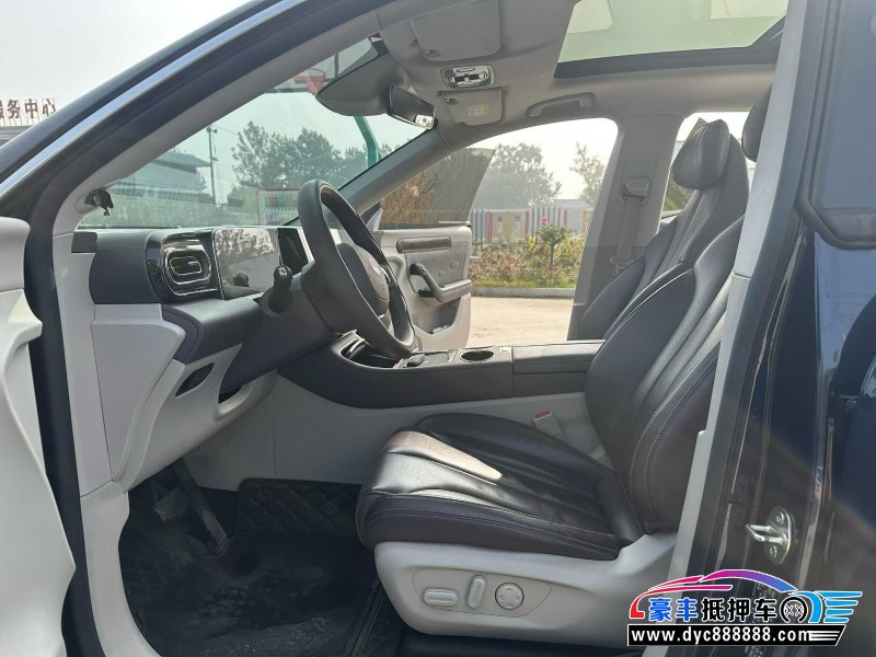 22年零跑C11轿车抵押车出售