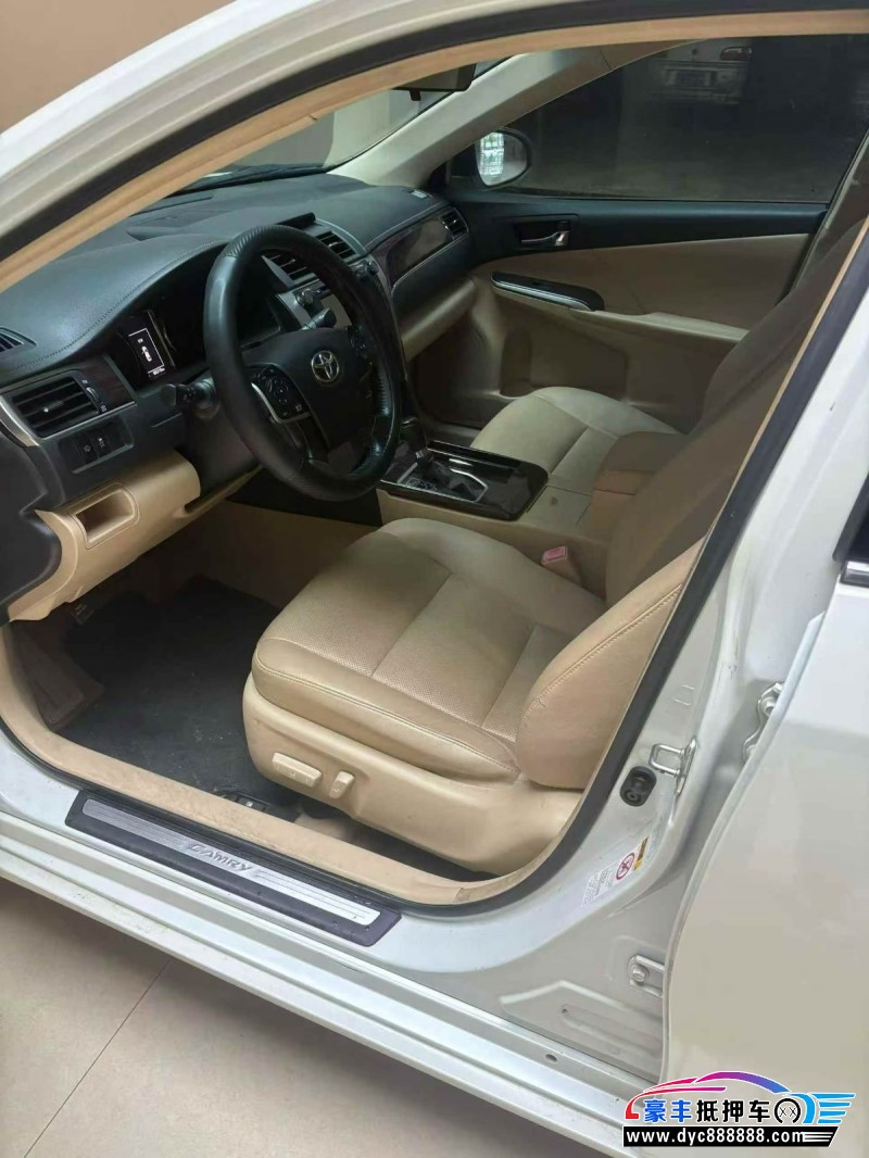 17年丰田凯美瑞轿车抵押车出售