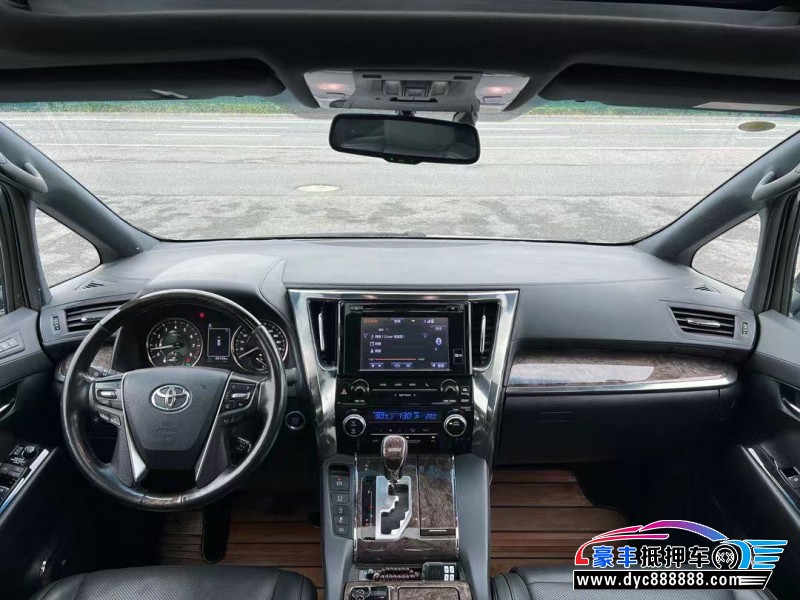 18年丰田埃尔法轿车抵押车出售