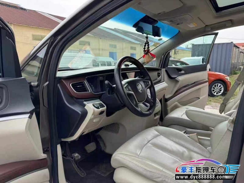 17年别克GL8轿车抵押车出售