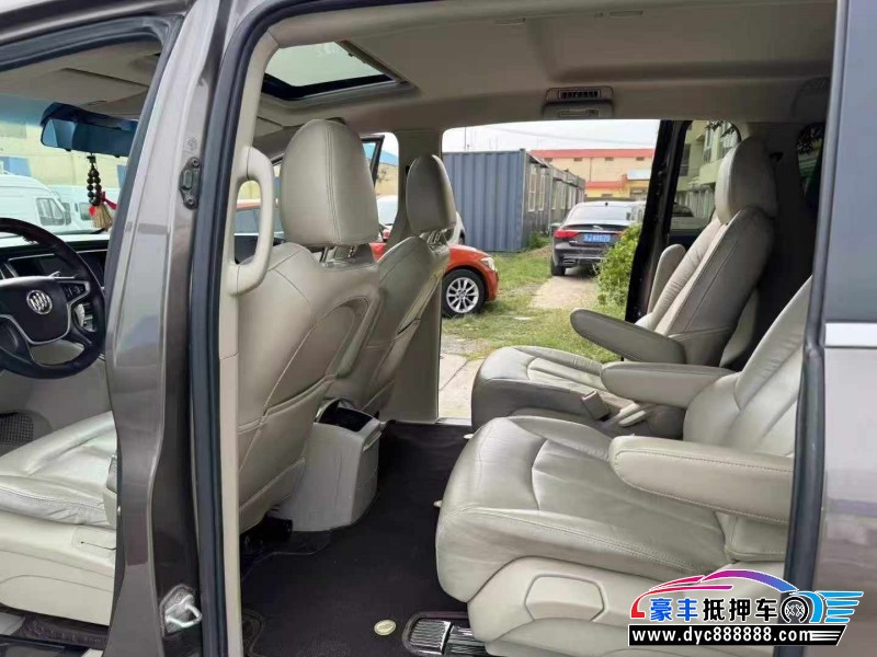 17年别克GL8轿车抵押车出售