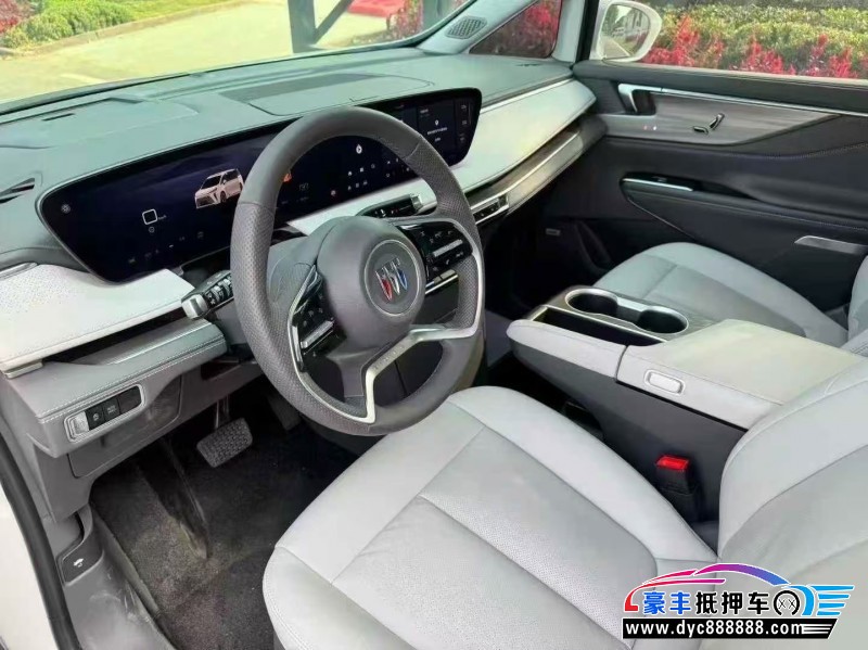 25年别克GL8轿车抵押车出售