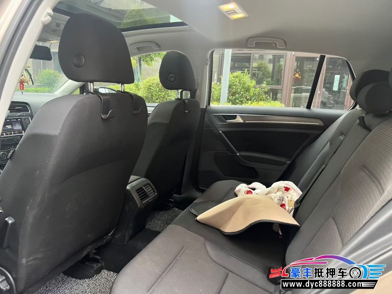 17年大众高尔夫轿车抵押车出售