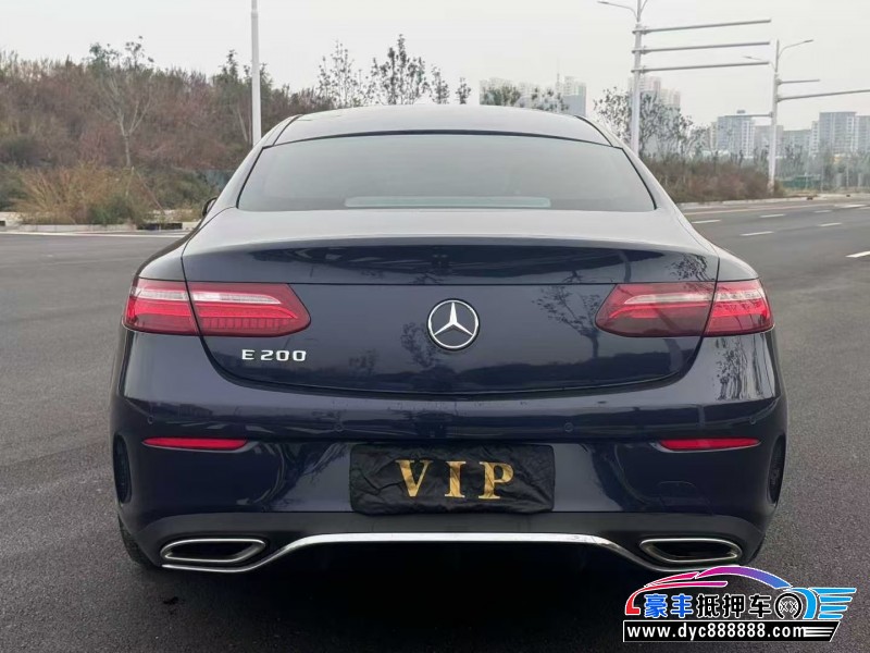 17年奔驰E轿车抵押车出售