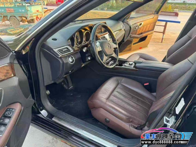 13年奔驰E轿车抵押车出售